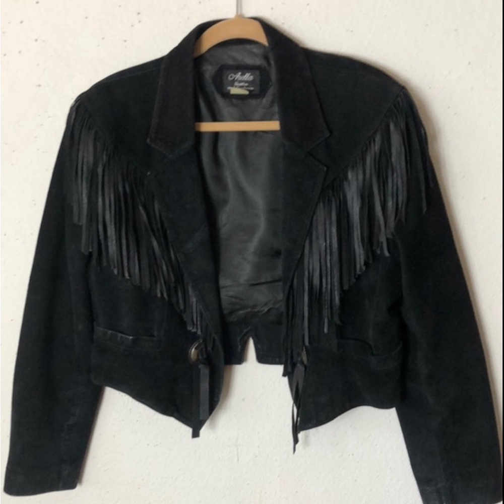 Arella 100% Suede fringed pockets no size, needs TLC armpit  to armpit 1…